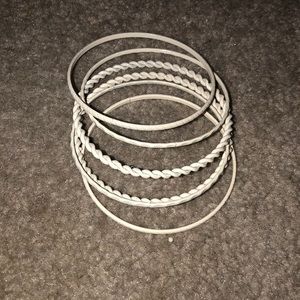 White bracelet set